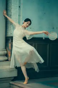 Immerse in Artistic Beauty: Xiao Ran's Graceful Dance Amidst Ancient Nature - YiTuYu Vol.8777-25