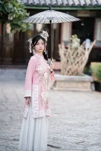YiTuYu - Vol.8795 Yang Min Ting: Graceful Hanfu Beauty Amidst Spring Blossoms-6