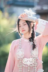 YiTuYu - Vol.8795 Yang Min Ting: Graceful Hanfu Beauty Amidst Spring Blossoms-9