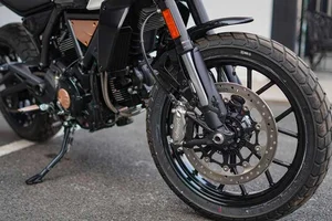 Discover the Limited Edition Ducati Scrambler 10° Anniversario Rizoma: A Masterpiece of Italian Engineering and Style for Motorcycle Enthusiasts-4