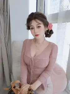 Feminine Coser: Charming Grace in Elegant Pink Attire 2024-11-24-24