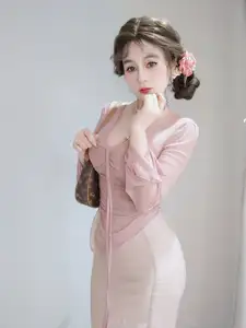 Feminine Coser: Charming Grace in Elegant Pink Attire 2024-11-24-13