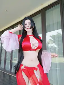 Coser Baiyin81 Transforms into Alluring Boa Hancock | Fantia 2024年12月 Part01-0