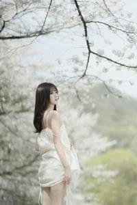 Elegant Portrait Photography: YiTuYu Art Language Vol.9296 featuring Ci Qing Shi Dou Ya in Minimalist White Fashion Style-6