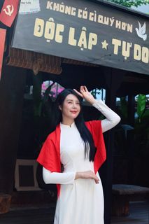 Elegant Vietnamese Woman in White Ao Dai Embracing Spirit of Independence-1