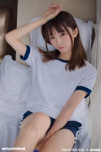 MTYH Vol.222 Cool Gym Suit: Charming Schoolgirl's Relaxed Pose in Sporty Attire-0