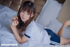 MTYH Vol.222 Cool Gym Suit: Charming Schoolgirl's Relaxed Pose in Sporty Attire-4