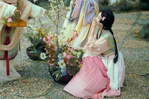 Ethereal Spring Glow: Yu Wei Jiang Captivates in the Art Language Vol. 9069 Photography Series-17