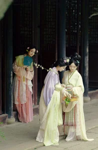 Ethereal Spring Glow: Yu Wei Jiang Captivates in the Art Language Vol. 9069 Photography Series-2