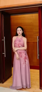 VGU No.82: Pink Modern Ao Dai Showcasing Elegant Vietnamese Beauty and Sophistication-1