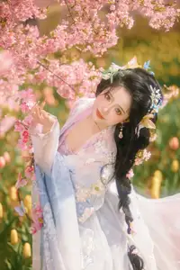 YiTuYu Vol.8666 Xian Lu: Ethereal Hanfu Beauty Amidst Cherry Blossoms-18