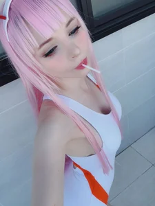 Dreamy Sky Vibes with Coser Peach Milky as Zero Two-2