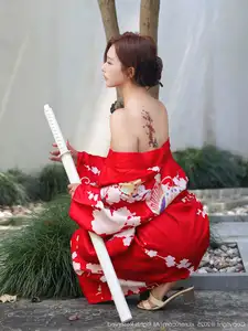 Jin Yun Xi Yuki: Enchanting Beauty in a Fiery Red Kimono, Captivating Every Gaze - XiuRen No.10683-23