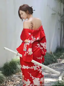 Jin Yun Xi Yuki: Enchanting Beauty in a Fiery Red Kimono, Captivating Every Gaze - XiuRen No.10683-42