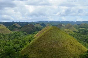 Discover the Magical Chocolate Hills of Bohol Island, Philippines: A Fairytale Landscape for Your Next Tropical Adventure-6