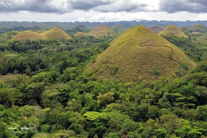 Discover the Magical Chocolate Hills of Bohol Island, Philippines: A Fairytale Landscape for Your Next Tropical Adventure-1