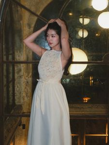 Charming Flight Attendant in Ao Dai: A Smile That Captivates All Eyes-2