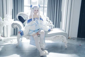 Dreamy Aesthetics: Coser lunananya as Laffey II-4