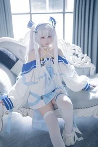 Dreamy Aesthetics: Coser lunananya as Laffey II-5