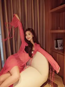 Discover Alluring Beauty: Asian Girl with Exquisite Fashion Style Captivating Every Gaze-6