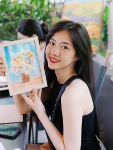 Kieu Trinh Xiu embraces Hanoi winter with her sweet doll-like beauty-8