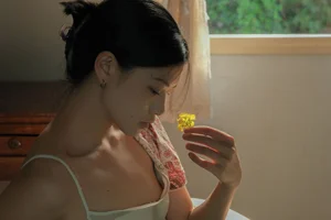 Elegant Portrait Photography: YiTuYu Art Language Vol.9114 Featuring Model 14 - Timeless Aesthetic Inspiration for Fashion and Art Lovers-3