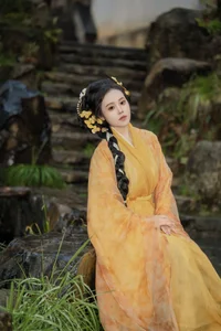 Ethereal Hanfu Beauty: Zhou Feng Qin in YiTuYu Art Language Vol.8913-0