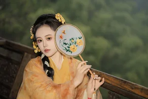 Ethereal Hanfu Beauty: Zhou Feng Qin in YiTuYu Art Language Vol.8913-5