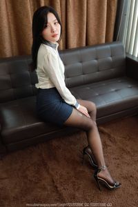 IESS SXJ No.2049 Wan Ping: Elegant Chinese Model in Chic Office Style & Stockings-2