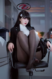Blue Archive's Rion Tsukiduki Cosplay by Ban Ban Zi: Mysterious Charm and Professional Elegance-4