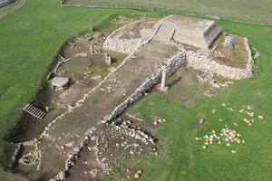 Mystery of Monte d'Accoddi: Witness Europe's Unique Prehistoric Pyramid-6