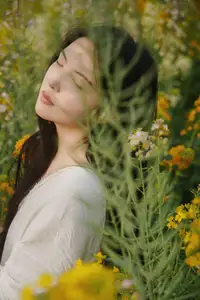 YiTuYu Vol.8614 Yi Yi: Enchanting Beauty Amidst Blooming Flowers - A Dreamy Vision-19