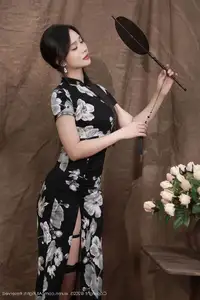 Nan Qiao XiuRen No.10655 Exudes Modern Oriental Charm in a Stunning Floral Dress-26