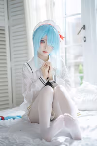 Stunning Cosplay: Shi Liang Yu as Janus Sailor Uniform in Captivating Reflection-15