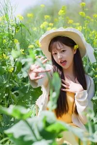 Golden Hour Glow: Ethereal Portrait Photography in Sun-Drenched Flower Fields – Art Language Vol.9109 featuring Model Xiao Yi-20