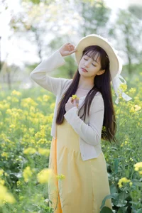 Golden Hour Glow: Ethereal Portrait Photography in Sun-Drenched Flower Fields – Art Language Vol.9109 featuring Model Xiao Yi-12
