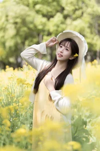 Golden Hour Glow: Ethereal Portrait Photography in Sun-Drenched Flower Fields – Art Language Vol.9109 featuring Model Xiao Yi-22