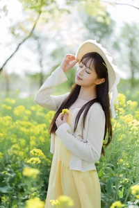 Golden Hour Glow: Ethereal Portrait Photography in Sun-Drenched Flower Fields – Art Language Vol.9109 featuring Model Xiao Yi-1