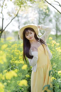Golden Hour Glow: Ethereal Portrait Photography in Sun-Drenched Flower Fields – Art Language Vol.9109 featuring Model Xiao Yi-28