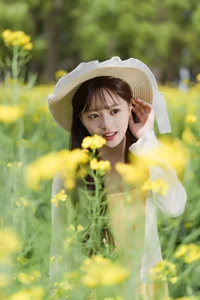 Golden Hour Glow: Ethereal Portrait Photography in Sun-Drenched Flower Fields – Art Language Vol.9109 featuring Model Xiao Yi-16