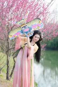 Shu Shu Jiang's Grace Amidst Blooming Plum Blossoms - YiTuYu Art Language Vol.8769-18