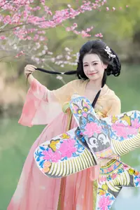 Shu Shu Jiang's Grace Amidst Blooming Plum Blossoms - YiTuYu Art Language Vol.8769-13