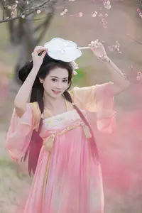 Shu Shu Jiang's Grace Amidst Blooming Plum Blossoms - YiTuYu Art Language Vol.8769-28