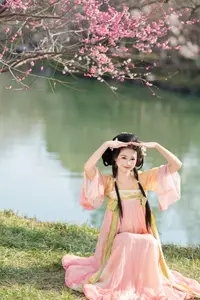 Shu Shu Jiang's Grace Amidst Blooming Plum Blossoms - YiTuYu Art Language Vol.8769-23