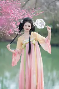 Shu Shu Jiang's Grace Amidst Blooming Plum Blossoms - YiTuYu Art Language Vol.8769-14