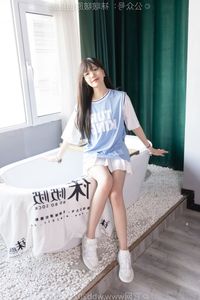 BoBoSocks No.561: Chinese Model Xiao Tiandou's Fresh Look with Sneakers and Short White Socks. Pure and Youthful Style.-4