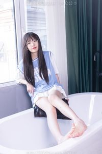 BoBoSocks No.561: Chinese Model Xiao Tiandou's Fresh Look with Sneakers and Short White Socks. Pure and Youthful Style.-8