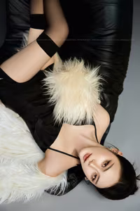 VGU No.21 Discover timeless elegance and captivating allure in modern fashion-9