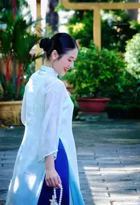 Elegant Vietnamese Girl in Traditional Ao Dai Capturing Timeless Asian Beauty-10