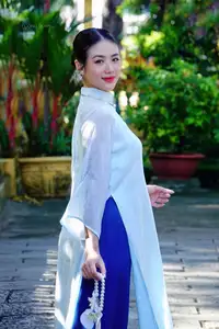 Elegant Vietnamese Girl in Traditional Ao Dai Capturing Timeless Asian Beauty-6